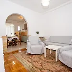 Dinos Place דירה