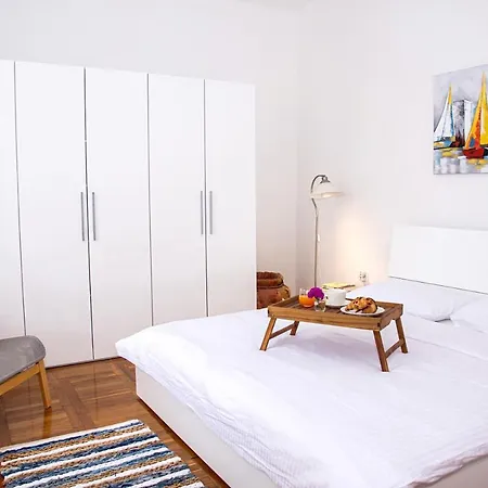 Apartment Dinos Place *