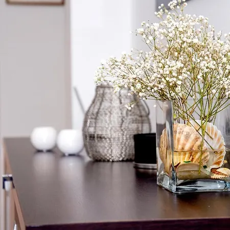 Dinos Place Lägenhet *