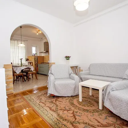 Dinos Place Lägenhet