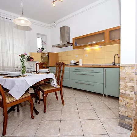 דירה Dinos Place *