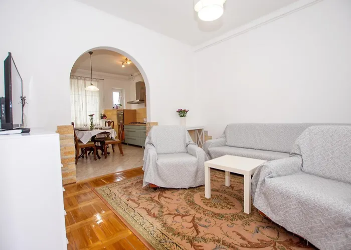 Dinos Place Apartament