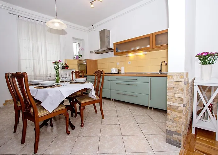 Apartament Dinos Place *